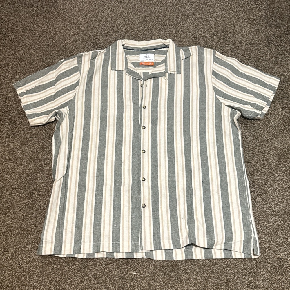 Casual Striped Button-Down Shirt in Gray and White
